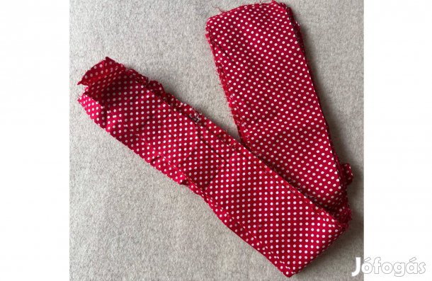 Méteráru, textil (karton) piros, fehér pöttyös csomag