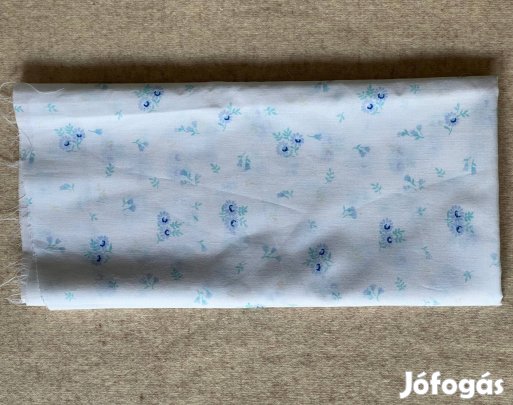 Méteráru, textil (krisztina) fehér, kék virágos