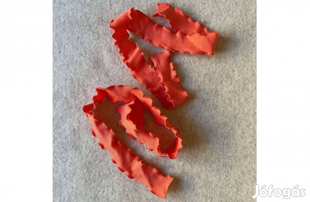 Méteráru, textil narancssárga fodor, hímzett szélű csomag