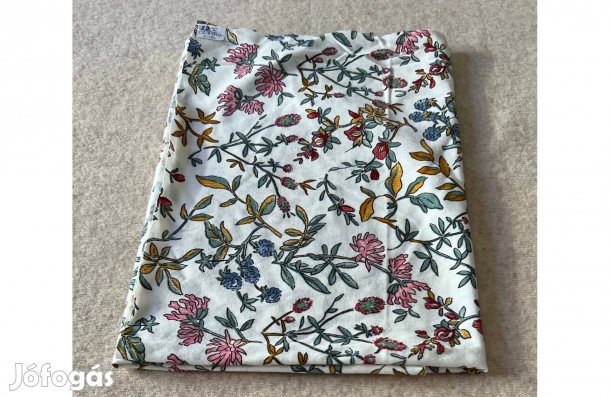 Méteráru textil (pamut, póló) törtfehér, virágos