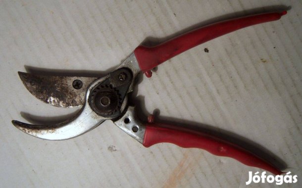 Metszőolló (Ver.1) sérült, hiányos