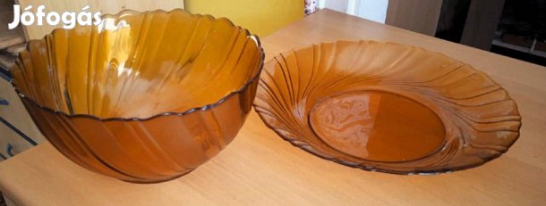 Méz/borostyán színű francia üveg tálaló tálak, 2 db
