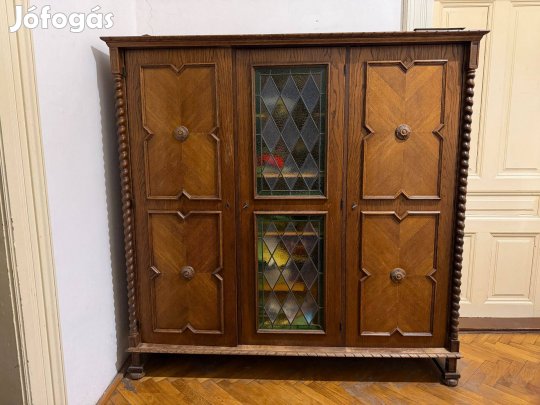 Mezőberényi koloniál szekrény + 2 fotel + asztal