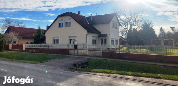 Mezőcsokonya, nappali + 6 szobás, jó állapotú, 2 szintes családi ház