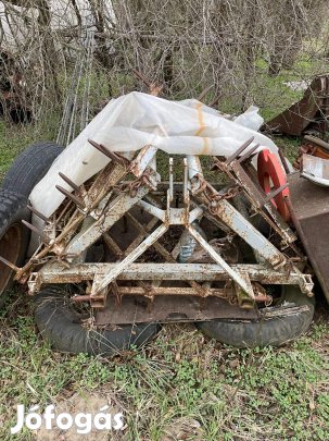 Mezőgazdasági eszközök három pontra