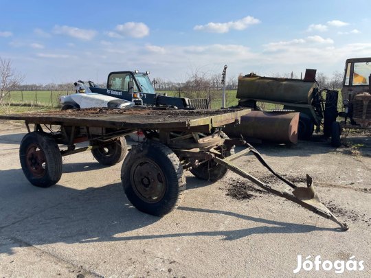 Mezőgazdasági pótkocsi okmányok nélkül