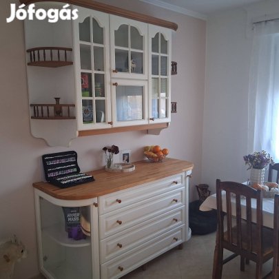 Mezőmegyeren, Felújított társasház eladó