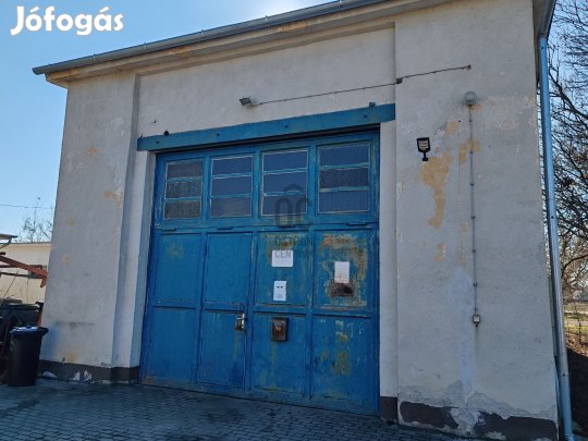 Mezőtúron a laktanya területén épületcsoport eladó!