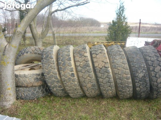 Michelin Nagy Teherbírású Terepmintás 1200X20-AS Kerekek