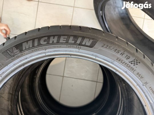 Michelin Pilot Sport 4 XL 225/40R19 Y gumiabroncs
