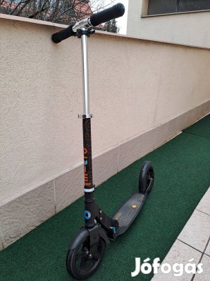 Micro Mobility Black Svájci prémium roller, 200 mm-es kerekek