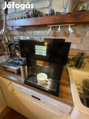Miele CM7750 TOP automata kávéfőző, one touch tejes italok, 3 féle KV