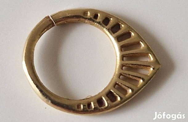 Migrén piercing arany Poór Tünde szalonjából