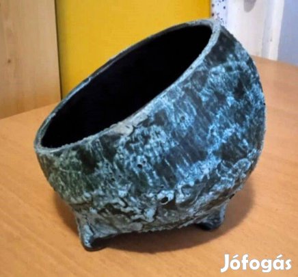 Mihály Béla keramikus munkája. Kerámia ikebana