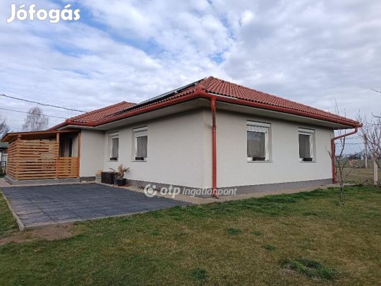 Mikepércsi 124 nm-es ház eladó