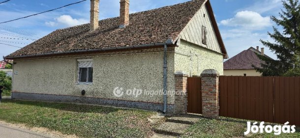 Mikepércsi 80 nm-es ház eladó