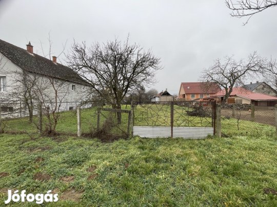 Mikepércsi építési telek eladó