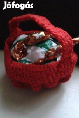 Mikulás ajándék kosár , horgolt kosár