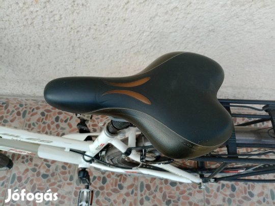 Miles 28-as agydinamós, alumínium vázas női trekking kerékpár