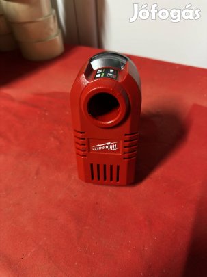 Milwaukee 4V akkutöltő (javításra szoruló kábellel) - Olcsón