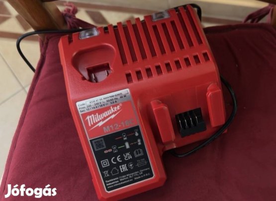 Milwaukee M12-18C töltő