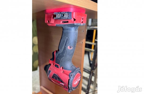 Milwaukee M18 gép test tartó fali konzol