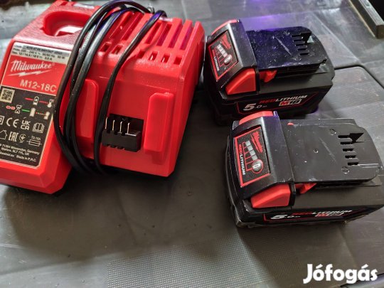 Milwaukee töltő + akksik