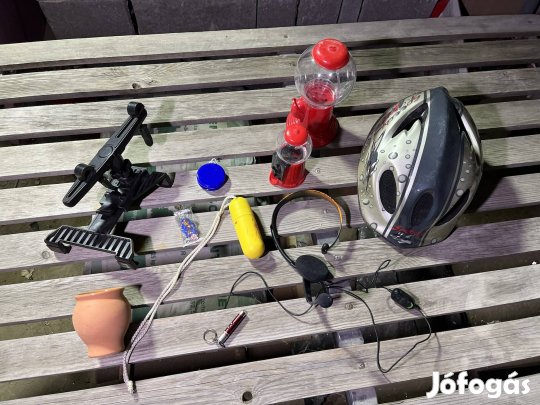 Minden? tablet tartó, bukó sisak, stb