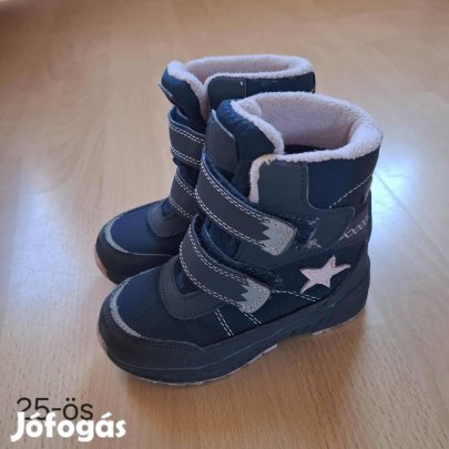 Minden cipő 1.000 Ft/pár áron eladó