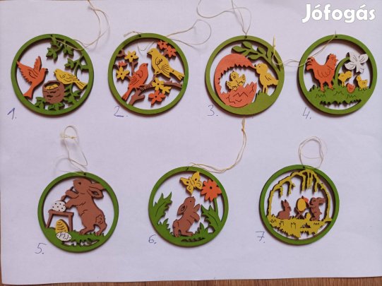 Mindkét oldalon festett fa díszek