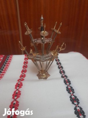 Mini aszali díszkardok tartóval