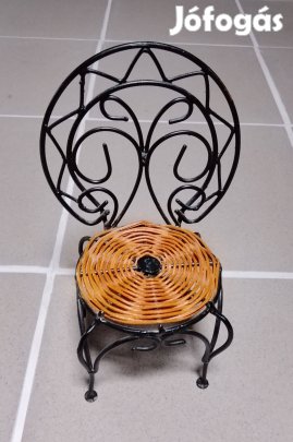 Mini fonott szék fém vázzal