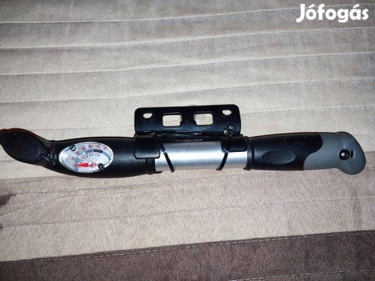 Mini vázpumpa nyomásmérős multiszelepes kulacstartó alá szerelhető