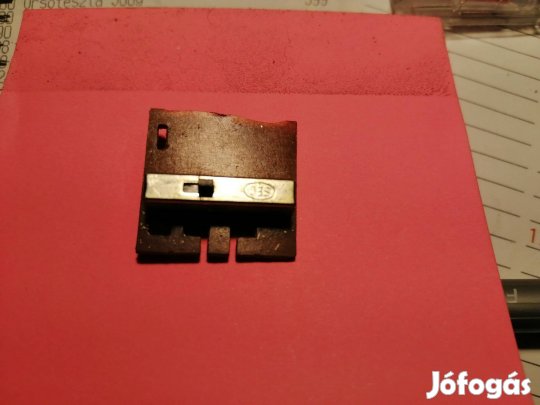 Miniatűr váltó kapcsoló