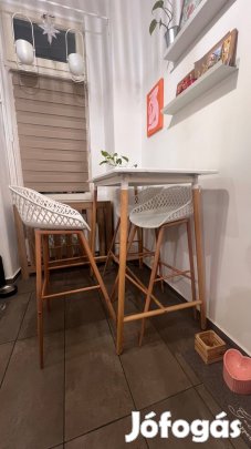 Minimalista bárasztal székekkel