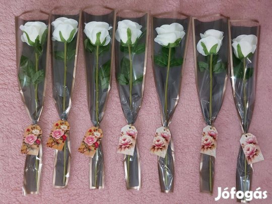 Minőségi műrózsa . bármilyen alkalomra. 1500 ft / szál. 4 Színben