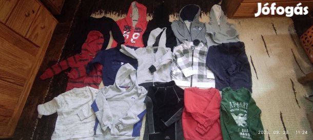 Minőségi ruhacsomag 110-es, 91 db,kabát, nadrág, pulcsi,póló.minden
