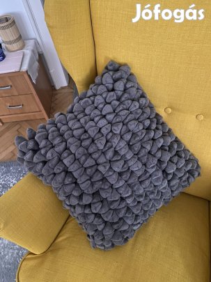 Minőségi szürke "kavics"díszpárna