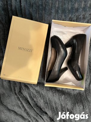 Minozzi olasz alkalmi bőrcipő dobozában