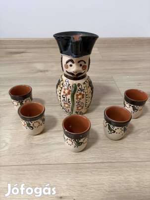 Miskakancsó poharakkal