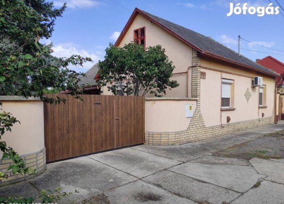Miske központi részén 2 szoba + nappalis családi ház nagy kerttel