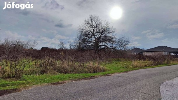 Miskolc Szirmán a Barát utcában 1227 m2-es építési telek eladó