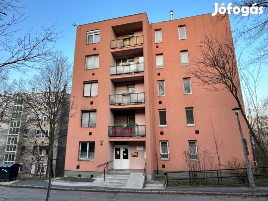 Miskolc - Katowice utcában 2 szobás, 3.emeleti erkélyes lakás Eladó!