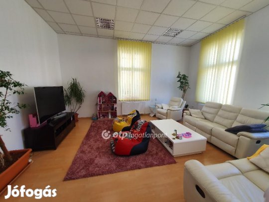 Miskolc belváros,1 emeleti, 4 szobás lakás Eladó