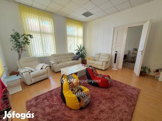 Miskolci 141 nm-es lakás eladó