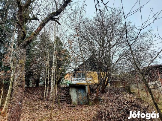 Miskolci 835 nm-es telek eladó