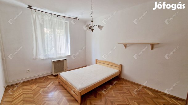 Miskolcon a Gyula utcán csendes helyen csinos kis garzonlakás eladó