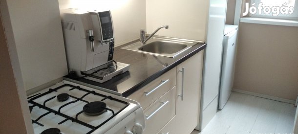 Miskolcon felújított 37 m2-es lakás eladó