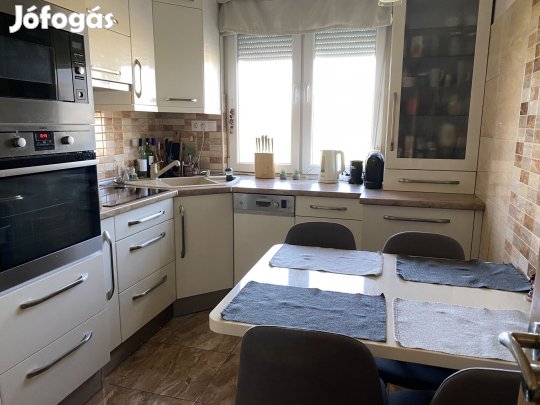 Miskolcon kiváló állapotú, 3 szobás lakás eladó