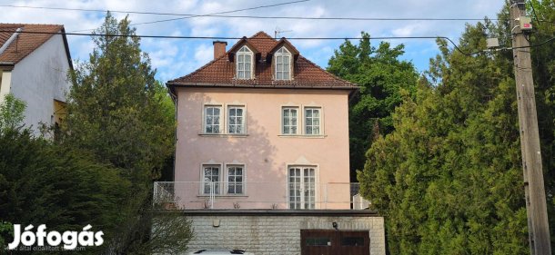 Miskolctapolcán panorámás, 12 szobás családi ház eladó!